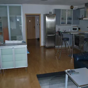 Chotesovska With Parking Place Apartament Praga